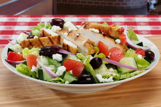 Greek Salad With Grilled Chicken